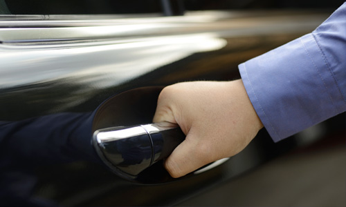 Thumbnail image of a hand grabbing a car door handle